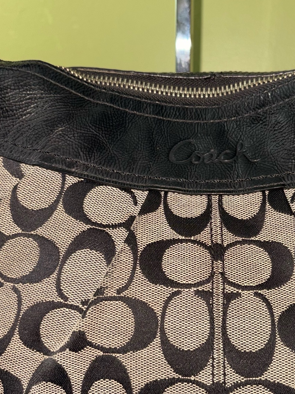 Vintage Coach Soho Pleated
Signature C Hobo Bag Canvas &
Leather Black Khaki - Picture 12 of 13